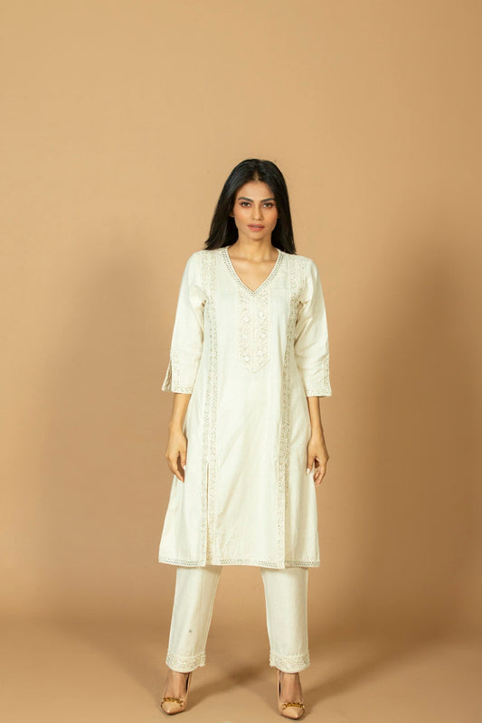 Off-White Ethnic Kurta Pant Set with Delicate Embroidery
