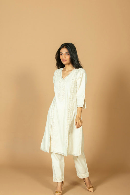 Off-White Ethnic Kurta Pant Set with Delicate Embroidery