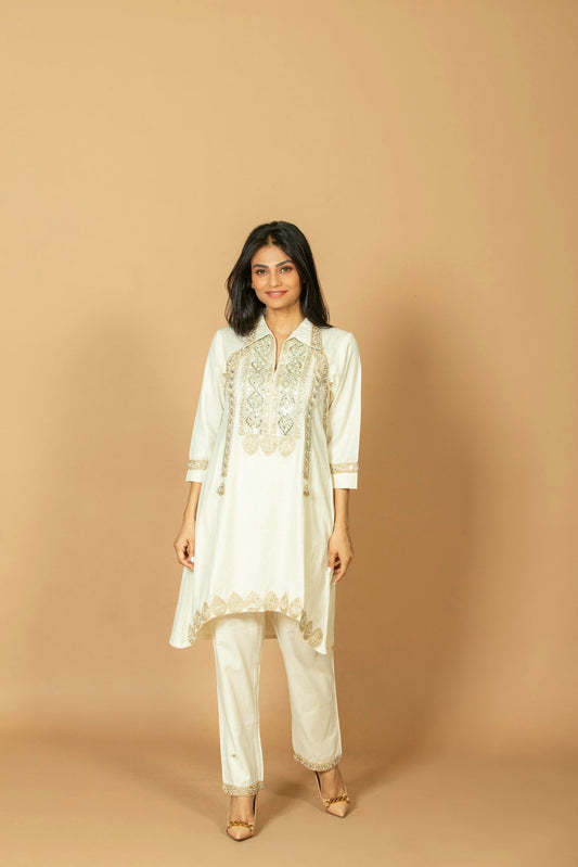 Women White & Pink Floral Embroidered Shirt Collar Kurti with Pant
