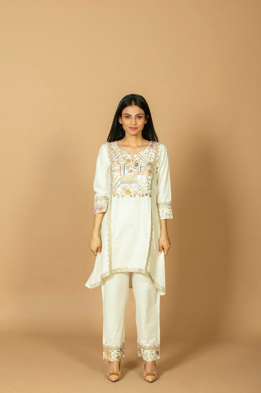 Women White & Pink Floral Embroidered Shirt Collar Kurti with Pant