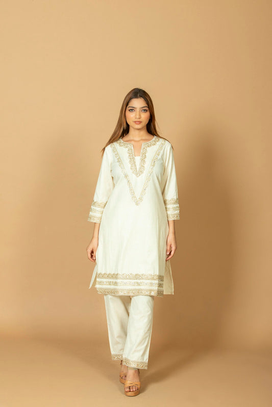 Women White & Blue Ethnic Motifs Printed Pure Cotton Kurti with Pant