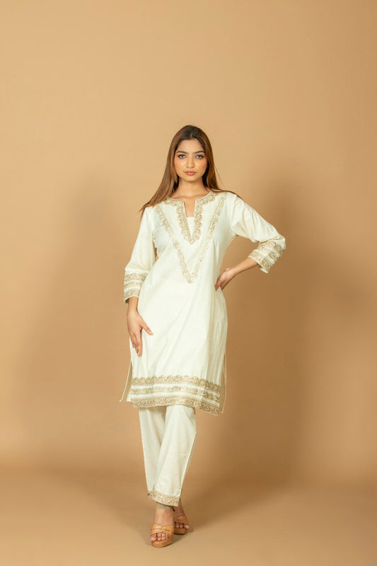 Women White & Blue Ethnic Motifs Printed Pure Cotton Kurti with Pant