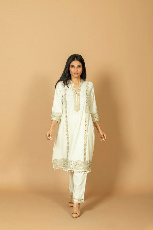 Women Off-White & Gold Gota Patti Work Straight Kurti with Pant