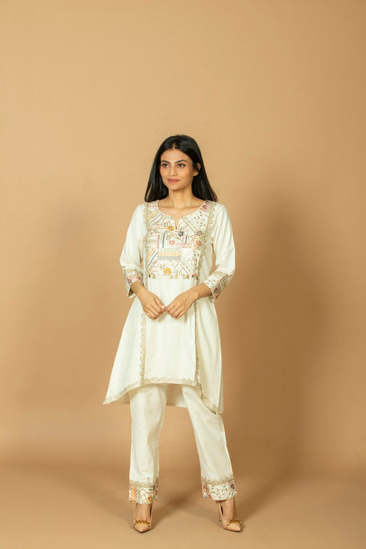 Women White & Pink Floral Embroidered Shirt Collar Kurti with Pant